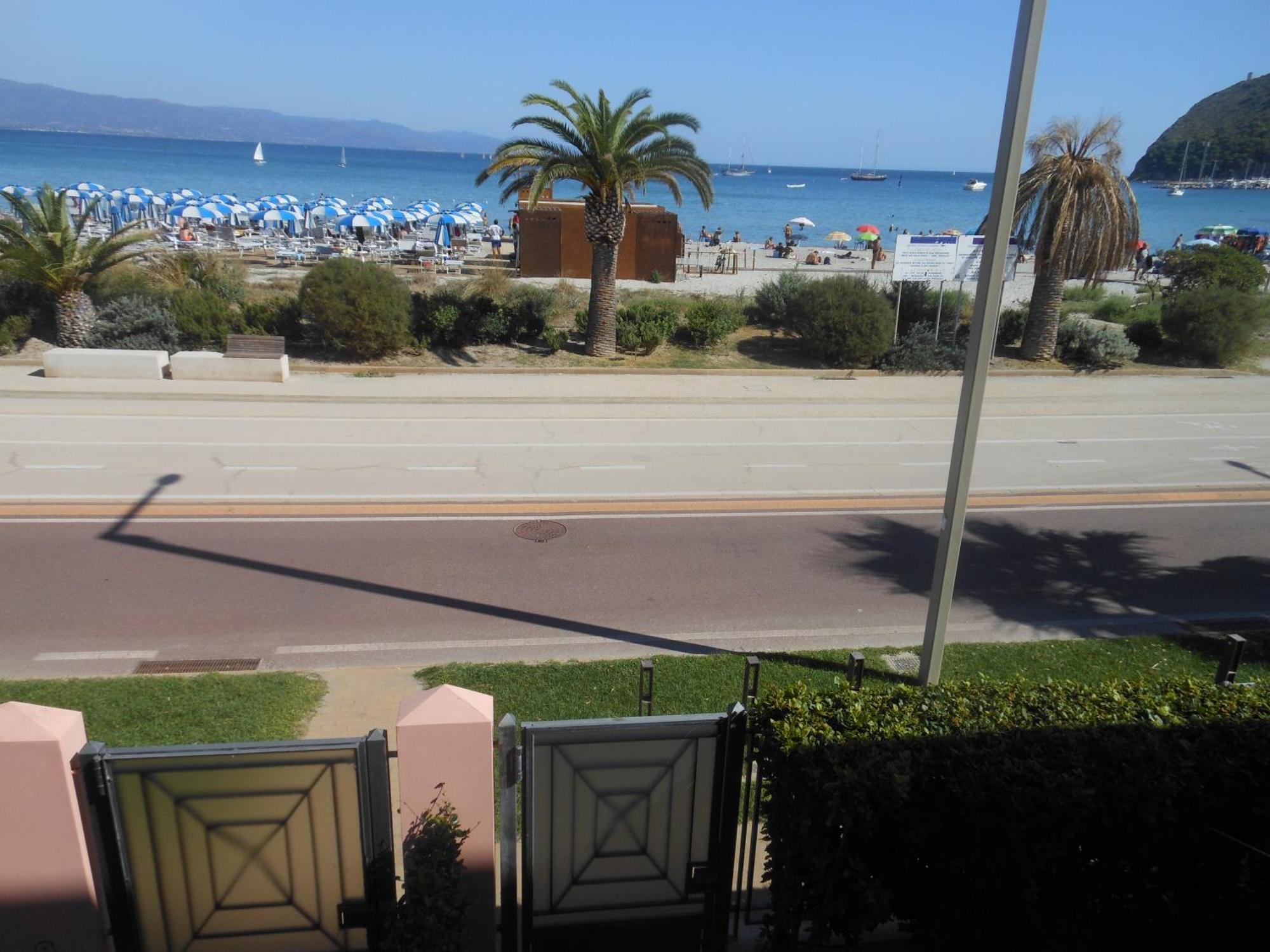 Appartamento In riva al mare Cagliari Esterno foto